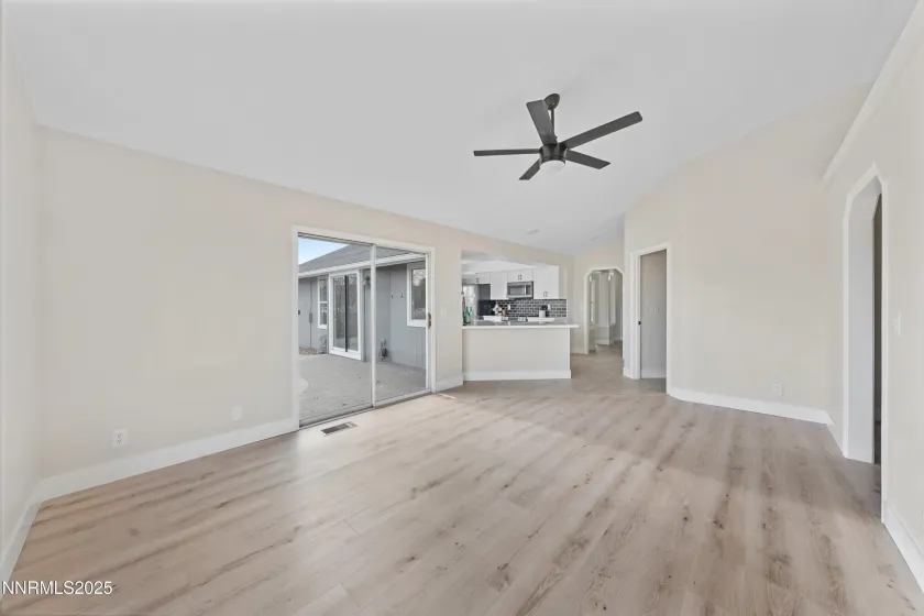 207 White Rose, Sparks, Nevada 89441, 4 Bedrooms Bedrooms, ,2 BathroomsBathrooms,Residential,Residential,White Rose,250058838