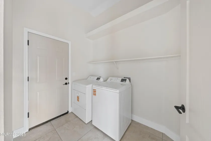 207 White Rose, Sparks, Nevada 89441, 4 Bedrooms Bedrooms, ,2 BathroomsBathrooms,Residential,Residential,White Rose,250058838