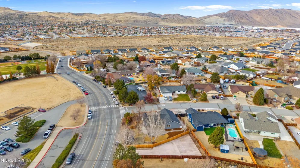 207 White Rose, Sparks, Nevada 89441, 4 Bedrooms Bedrooms, ,2 BathroomsBathrooms,Residential,Residential,White Rose,250058838