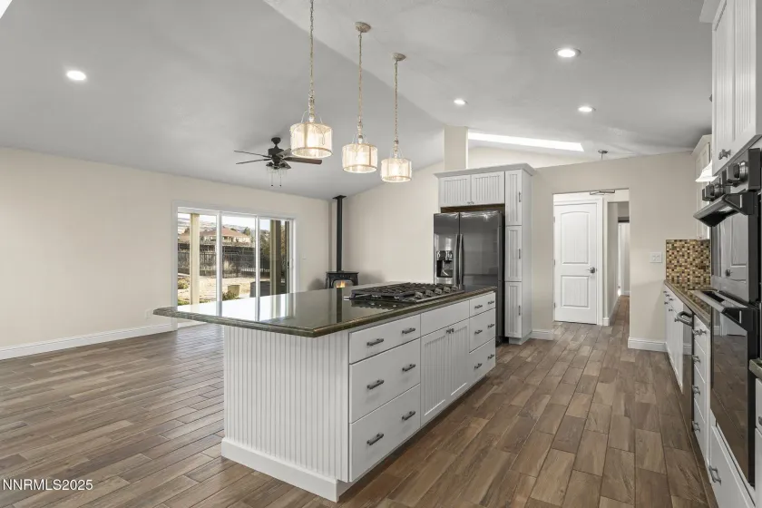 8570 Eaglenest, Sparks, Nevada 89436, 3 Bedrooms Bedrooms, ,3 BathroomsBathrooms,Residential,Residential,Eaglenest,250058845