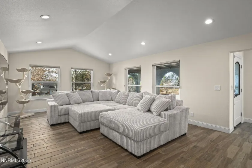 8570 Eaglenest, Sparks, Nevada 89436, 3 Bedrooms Bedrooms, ,3 BathroomsBathrooms,Residential,Residential,Eaglenest,250058845