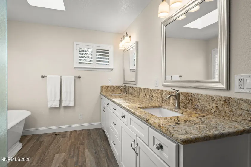 8570 Eaglenest, Sparks, Nevada 89436, 3 Bedrooms Bedrooms, ,3 BathroomsBathrooms,Residential,Residential,Eaglenest,250058845