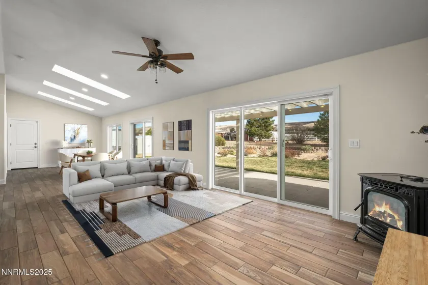 8570 Eaglenest, Sparks, Nevada 89436, 3 Bedrooms Bedrooms, ,3 BathroomsBathrooms,Residential,Residential,Eaglenest,250058845