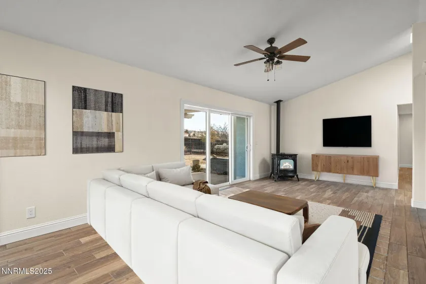 8570 Eaglenest, Sparks, Nevada 89436, 3 Bedrooms Bedrooms, ,3 BathroomsBathrooms,Residential,Residential,Eaglenest,250058845