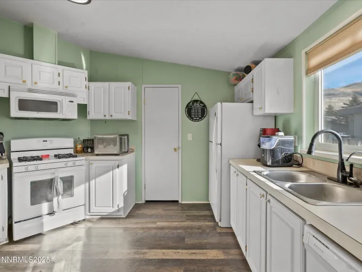 227 Walker, Gardnerville, Nevada 89410, 3 Bedrooms Bedrooms, ,2 BathroomsBathrooms,Residential,Residential,Walker,250058847