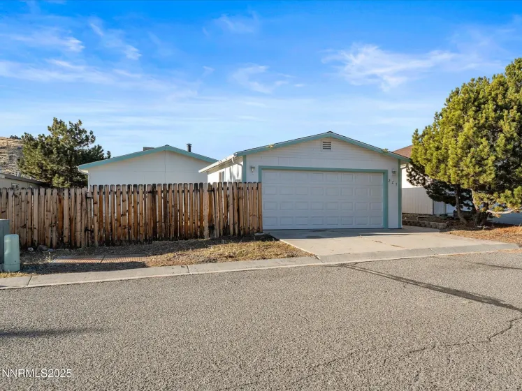 227 Walker, Gardnerville, Nevada 89410, 3 Bedrooms Bedrooms, ,2 BathroomsBathrooms,Residential,Residential,Walker,250058847