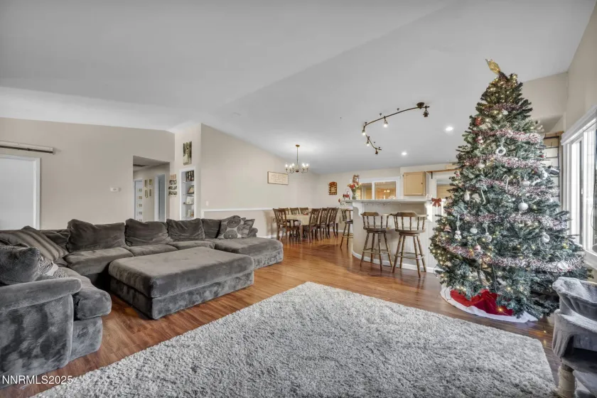 914 Glen Martin, Sparks, Nevada 89434, 4 Bedrooms Bedrooms, ,2 BathroomsBathrooms,Residential,Residential,Glen Martin,250058855