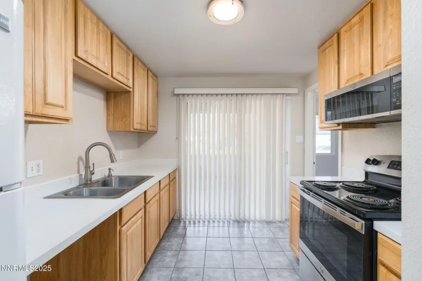 1701 London, Sparks, Nevada 89431, 2 Bedrooms Bedrooms, ,2 BathroomsBathrooms,Residential,Residential,London,250058878