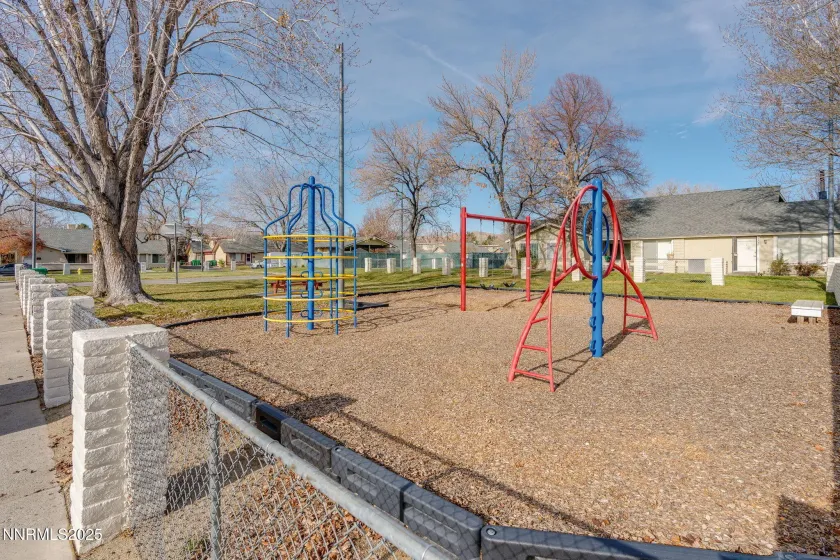 1701 London, Sparks, Nevada 89431, 2 Bedrooms Bedrooms, ,2 BathroomsBathrooms,Residential,Residential,London,250058878