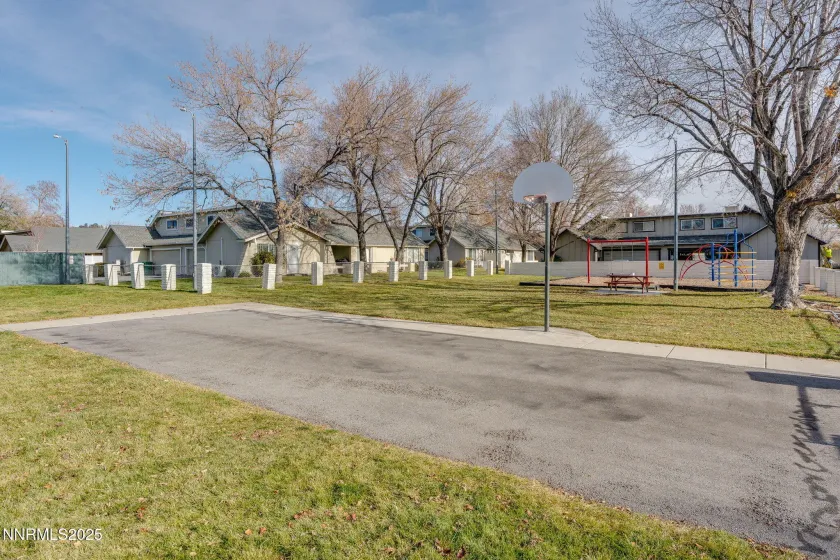 1701 London, Sparks, Nevada 89431, 2 Bedrooms Bedrooms, ,2 BathroomsBathrooms,Residential,Residential,London,250058878