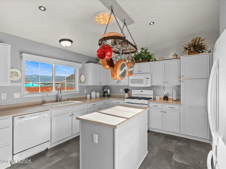 17634 Georgetown, Reno, Nevada 89508, 3 Bedrooms Bedrooms, ,2 BathroomsBathrooms,Residential,Residential,Georgetown,250058879