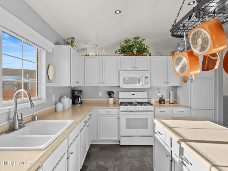 17634 Georgetown, Reno, Nevada 89508, 3 Bedrooms Bedrooms, ,2 BathroomsBathrooms,Residential,Residential,Georgetown,250058879