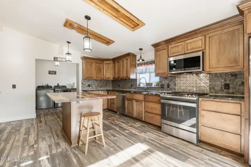 10 Burke, Wellington, Nevada 89444, 3 Bedrooms Bedrooms, ,2 BathroomsBathrooms,Residential,Residential,Burke,250058889