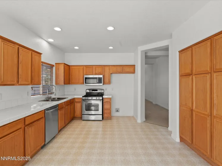 805 Sauvignon, Reno, Nevada 89506, 4 Bedrooms Bedrooms, ,2 BathroomsBathrooms,Residential,Residential,Sauvignon,250058900