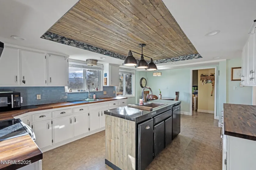 5595 Goldenrod, Reno, Nevada 89511, 5 Bedrooms Bedrooms, ,3 BathroomsBathrooms,Residential,Residential,Goldenrod,250058921