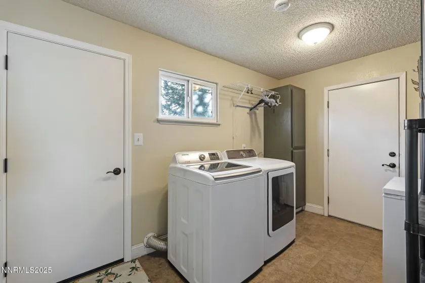 5595 Goldenrod, Reno, Nevada 89511, 5 Bedrooms Bedrooms, ,3 BathroomsBathrooms,Residential,Residential,Goldenrod,250058921