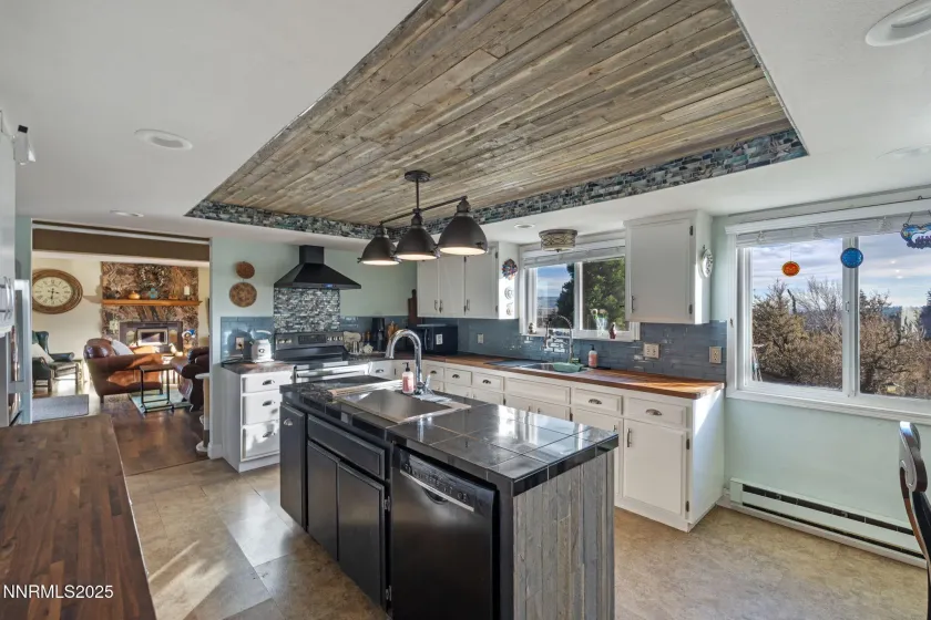 5595 Goldenrod, Reno, Nevada 89511, 5 Bedrooms Bedrooms, ,3 BathroomsBathrooms,Residential,Residential,Goldenrod,250058921