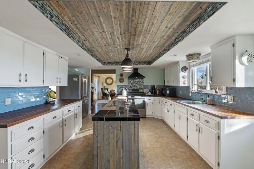 5595 Goldenrod, Reno, Nevada 89511, 5 Bedrooms Bedrooms, ,3 BathroomsBathrooms,Residential,Residential,Goldenrod,250058921