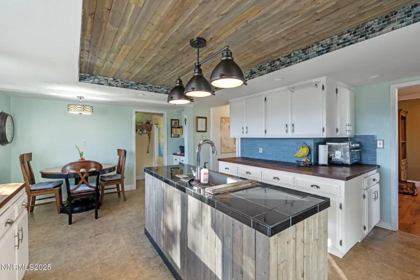 5595 Goldenrod, Reno, Nevada 89511, 5 Bedrooms Bedrooms, ,3 BathroomsBathrooms,Residential,Residential,Goldenrod,250058921