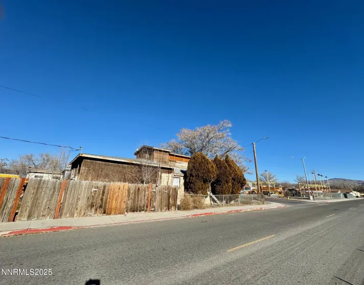 615 Grinnel Ave, Lovelock, Nevada 89419, 4 Bedrooms Bedrooms, ,3 BathroomsBathrooms,Residential,Residential,Grinnel Ave,250058924