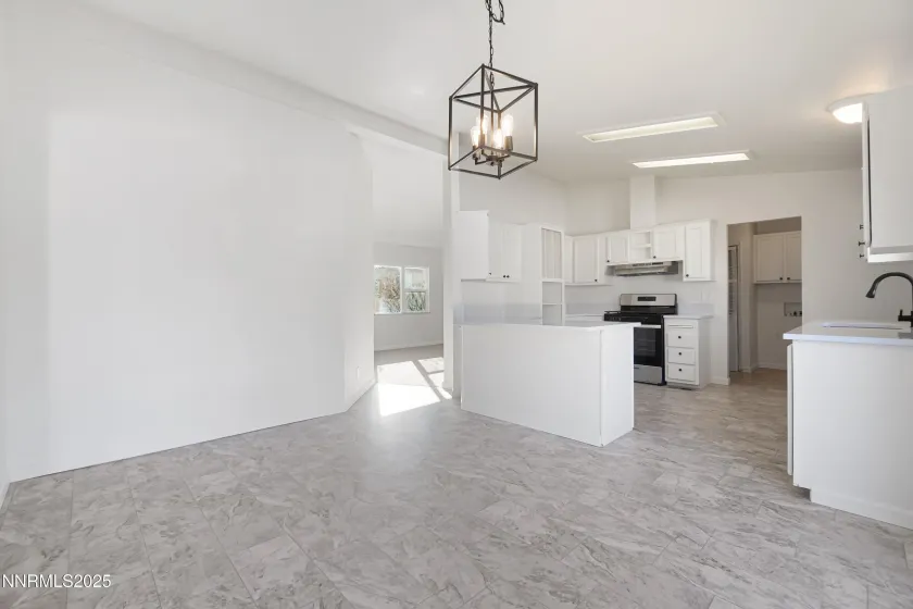 387 Rue De La Rouge, Sparks, Nevada 89434, 3 Bedrooms Bedrooms, ,2 BathroomsBathrooms,Residential,Residential,Rue De La Rouge,250058944