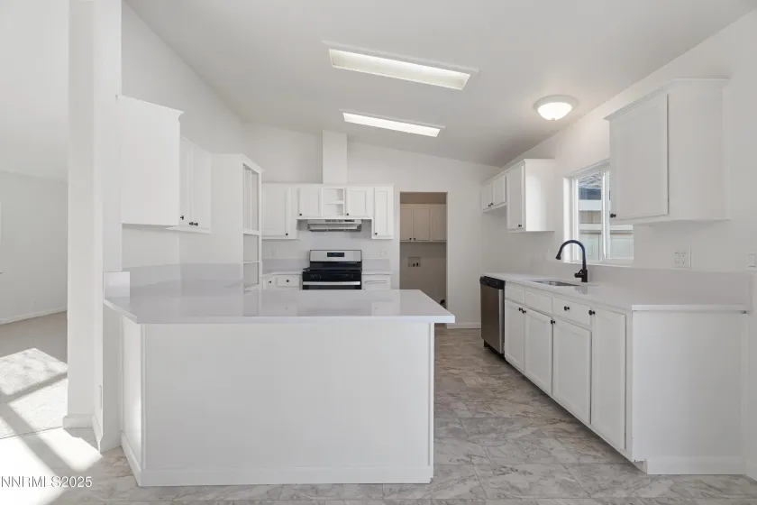 387 Rue De La Rouge, Sparks, Nevada 89434, 3 Bedrooms Bedrooms, ,2 BathroomsBathrooms,Residential,Residential,Rue De La Rouge,250058944