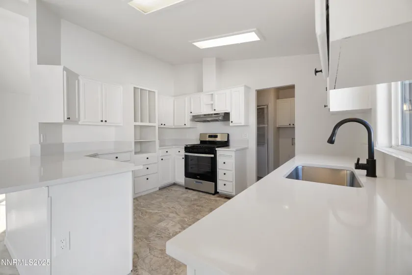 387 Rue De La Rouge, Sparks, Nevada 89434, 3 Bedrooms Bedrooms, ,2 BathroomsBathrooms,Residential,Residential,Rue De La Rouge,250058944