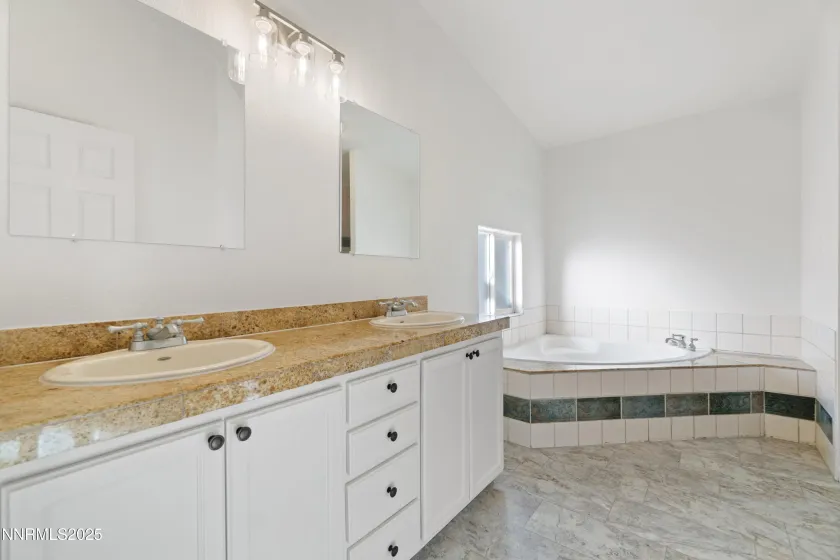 387 Rue De La Rouge, Sparks, Nevada 89434, 3 Bedrooms Bedrooms, ,2 BathroomsBathrooms,Residential,Residential,Rue De La Rouge,250058944