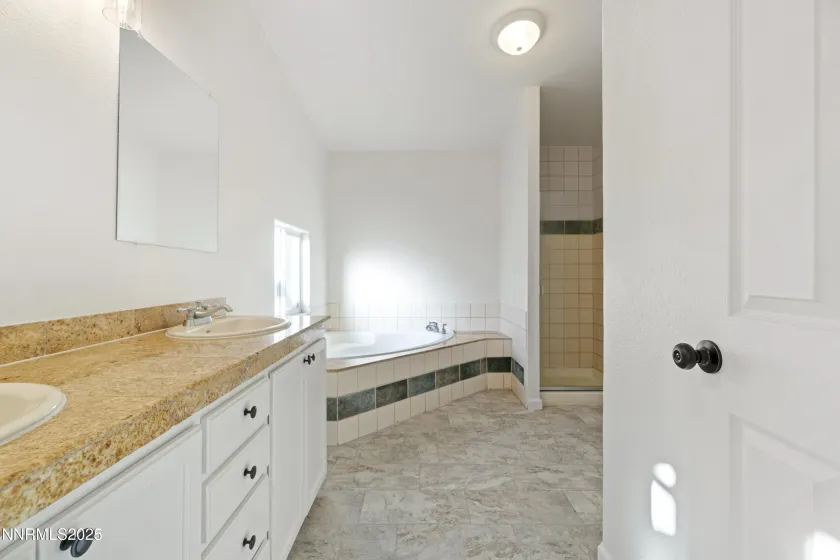 387 Rue De La Rouge, Sparks, Nevada 89434, 3 Bedrooms Bedrooms, ,2 BathroomsBathrooms,Residential,Residential,Rue De La Rouge,250058944