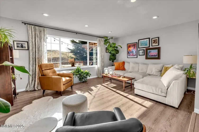 3880 Piccadilly, Reno, Nevada 89509, 3 Bedrooms Bedrooms, ,2 BathroomsBathrooms,Residential,Residential,Piccadilly,250058206