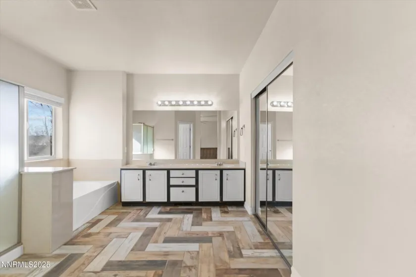 4010 Mount Jefferson, Reno, Nevada 89508, 4 Bedrooms Bedrooms, ,2 BathroomsBathrooms,Residential,Residential,Mount Jefferson,250058961