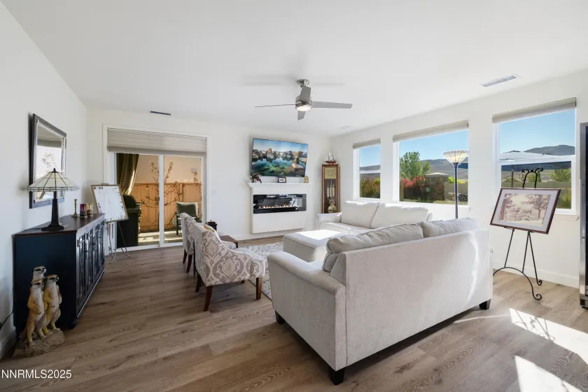 10260 Rollins, Reno, Nevada 89521, 3 Bedrooms Bedrooms, ,3 BathroomsBathrooms,Residential,Residential,Rollins,250058967