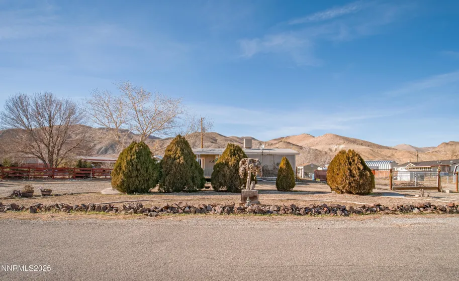 6 Agate Circle, Yerington, Nevada 89447, 3 Bedrooms Bedrooms, ,2 BathroomsBathrooms,Residential,Residential,Agate Circle,250058979