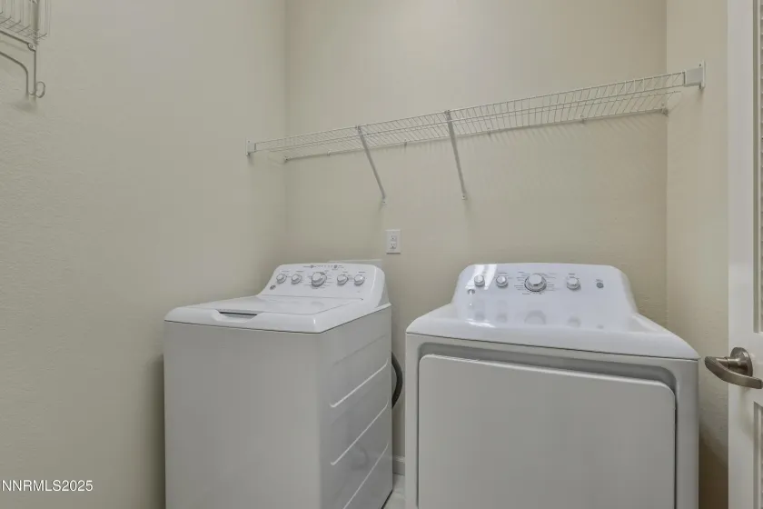 962 End, Carson City, Nevada 89701, 3 Bedrooms Bedrooms, ,3 BathroomsBathrooms,Residential,Residential,End,250058981