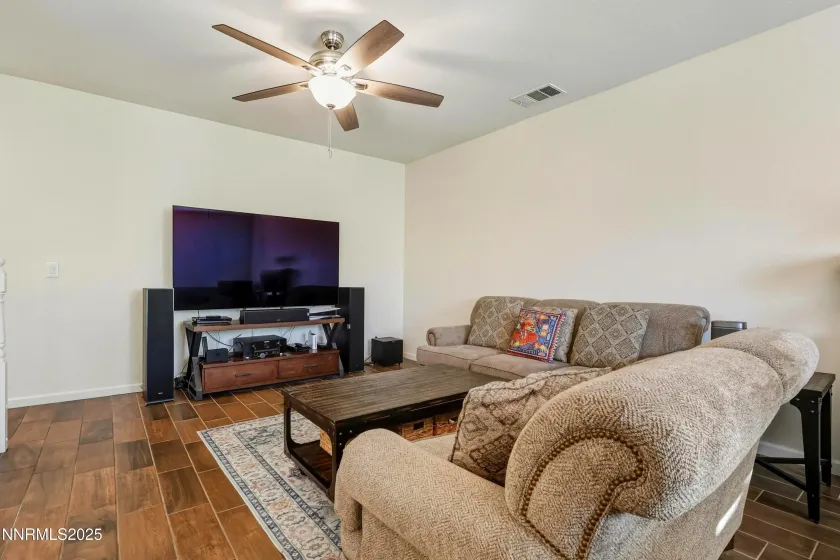 962 End, Carson City, Nevada 89701, 3 Bedrooms Bedrooms, ,3 BathroomsBathrooms,Residential,Residential,End,250058981