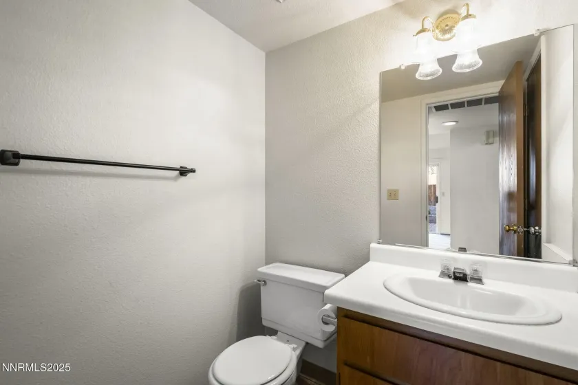 1675 Round Mountain, Sparks, Nevada 89434, 2 Bedrooms Bedrooms, ,3 BathroomsBathrooms,Residential,Residential,Round Mountain,250058984