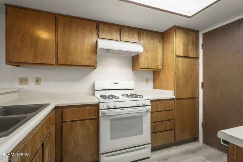 1675 Round Mountain, Sparks, Nevada 89434, 2 Bedrooms Bedrooms, ,3 BathroomsBathrooms,Residential,Residential,Round Mountain,250058984