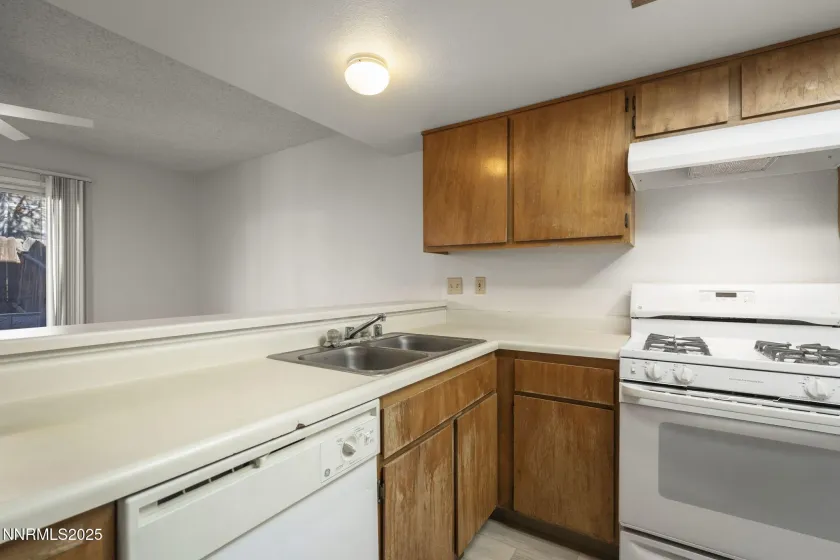 1675 Round Mountain, Sparks, Nevada 89434, 2 Bedrooms Bedrooms, ,3 BathroomsBathrooms,Residential,Residential,Round Mountain,250058984