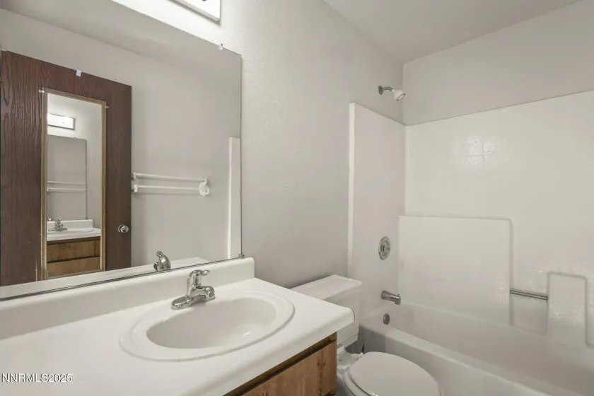 1675 Round Mountain, Sparks, Nevada 89434, 2 Bedrooms Bedrooms, ,3 BathroomsBathrooms,Residential,Residential,Round Mountain,250058984