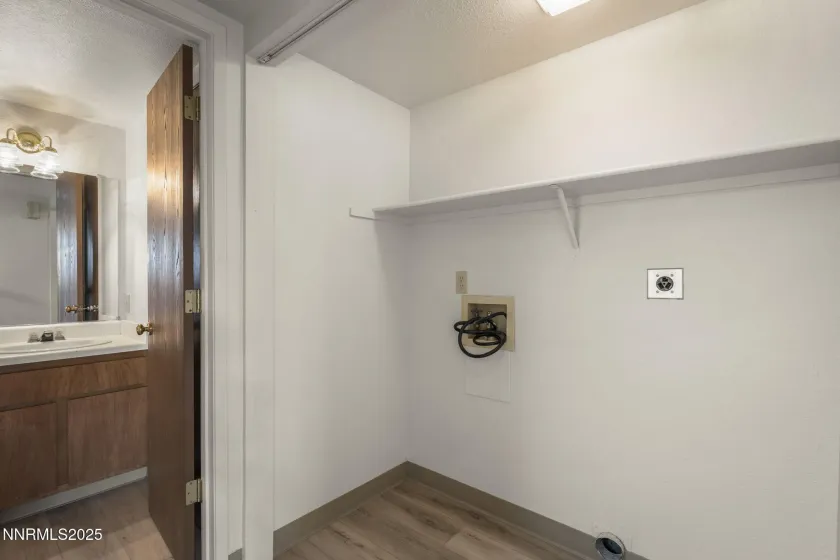 1675 Round Mountain, Sparks, Nevada 89434, 2 Bedrooms Bedrooms, ,3 BathroomsBathrooms,Residential,Residential,Round Mountain,250058984