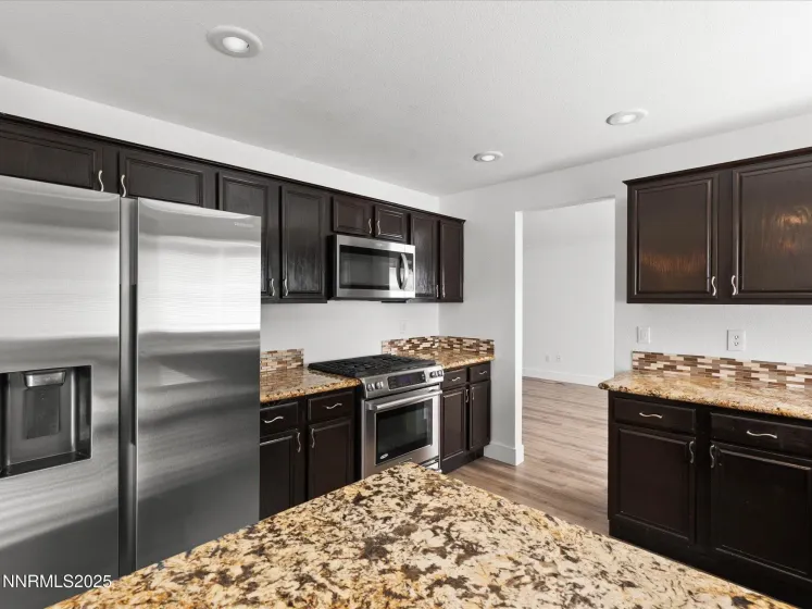 8040 Monterey Shores, Reno, Nevada 89506, 4 Bedrooms Bedrooms, ,3 BathroomsBathrooms,Residential Lease,Manufactured,Monterey Shores,250058986