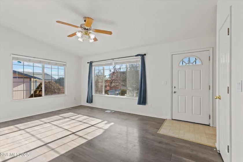 7067 Beethoven, Sun Valley, Nevada 89433, 3 Bedrooms Bedrooms, ,2 BathroomsBathrooms,Residential,Residential,Beethoven,250058989