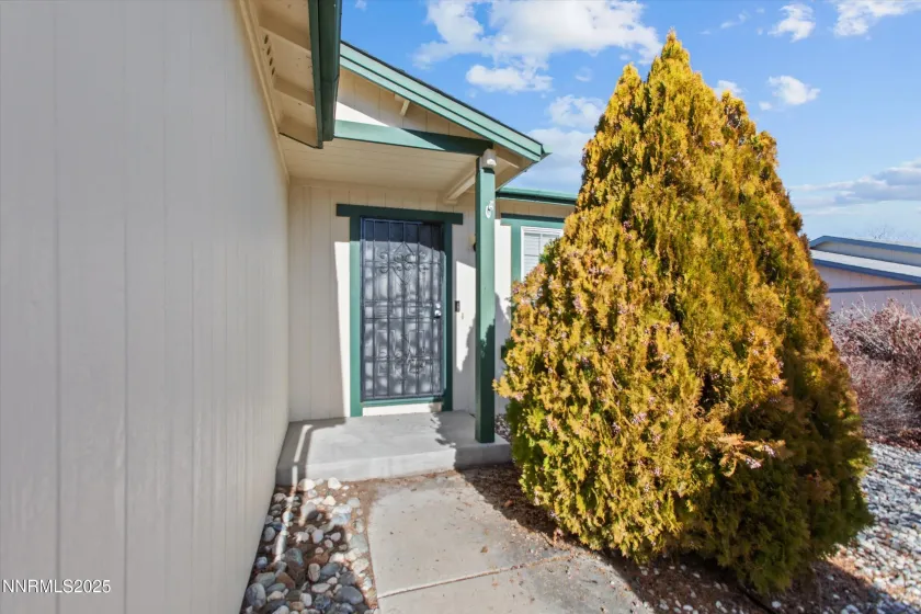 7067 Beethoven, Sun Valley, Nevada 89433, 3 Bedrooms Bedrooms, ,2 BathroomsBathrooms,Residential,Residential,Beethoven,250058989