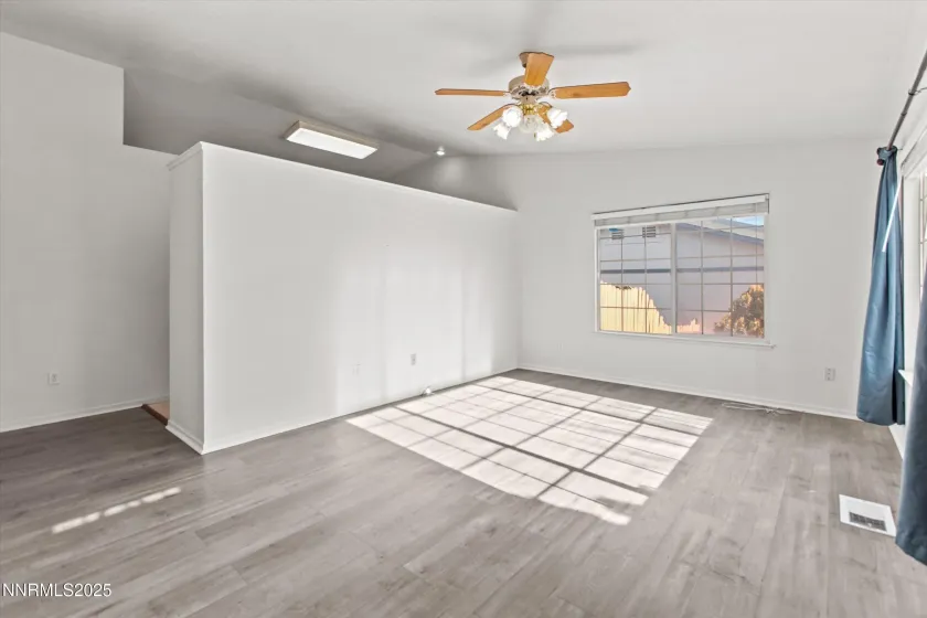 7067 Beethoven, Sun Valley, Nevada 89433, 3 Bedrooms Bedrooms, ,2 BathroomsBathrooms,Residential,Residential,Beethoven,250058989