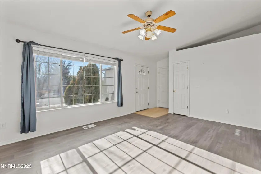 7067 Beethoven, Sun Valley, Nevada 89433, 3 Bedrooms Bedrooms, ,2 BathroomsBathrooms,Residential,Residential,Beethoven,250058989