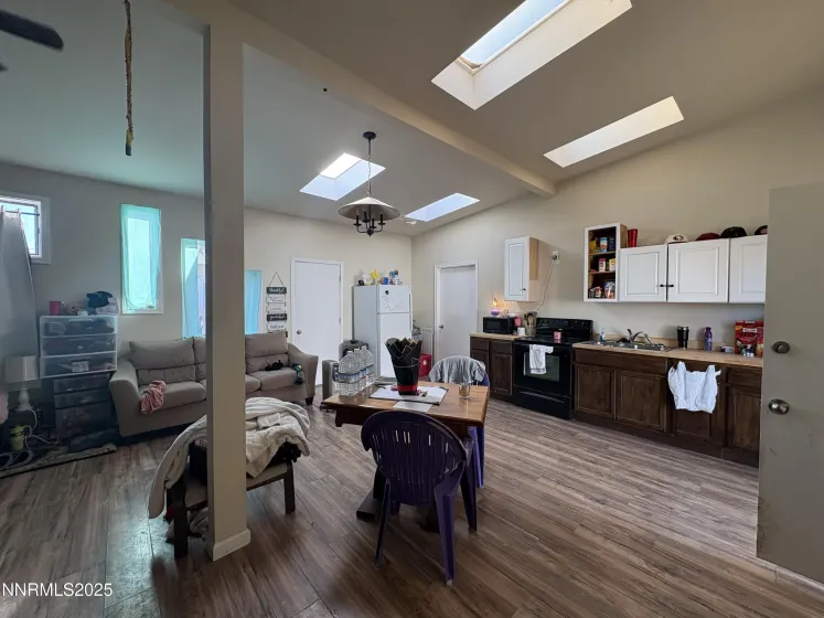 5884 Leon, Sun Valley, Nevada 89433, 3 Bedrooms Bedrooms, ,3 BathroomsBathrooms,Residential,Residential,Leon,250059005