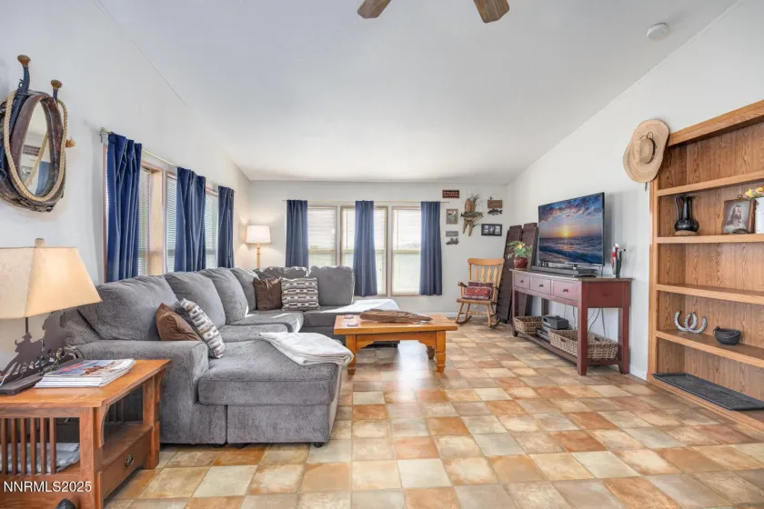 3717 Hillsboro, Fallon, Nevada 89406, 3 Bedrooms Bedrooms, ,2 BathroomsBathrooms,Residential,Residential,Hillsboro,250059029