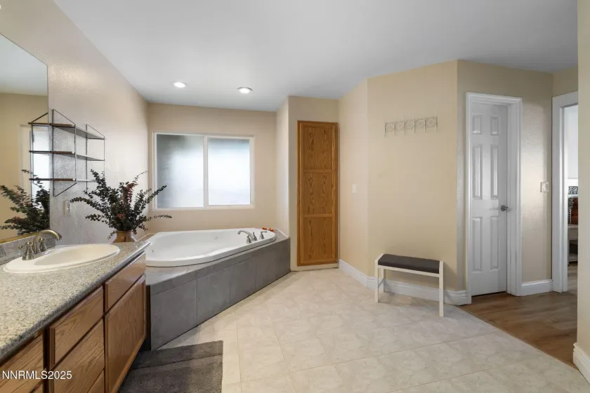 8495 Eaglenest, Sparks, Nevada 89436, 5 Bedrooms Bedrooms, ,4 BathroomsBathrooms,Residential,Residential,Eaglenest,250059032