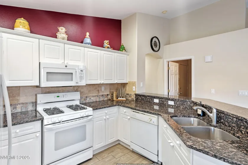 7766 Corneta, Sparks, Nevada 89436, 3 Bedrooms Bedrooms, ,2 BathroomsBathrooms,Residential,Residential,Corneta,250059034