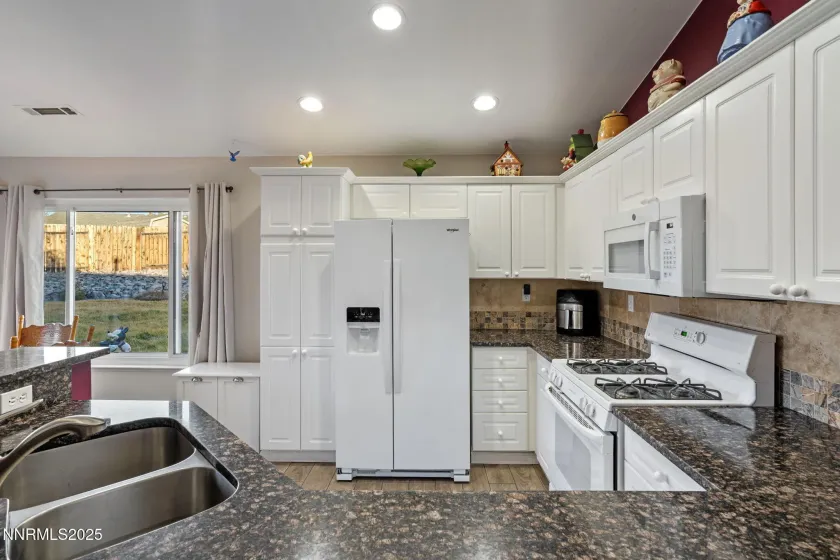 7766 Corneta, Sparks, Nevada 89436, 3 Bedrooms Bedrooms, ,2 BathroomsBathrooms,Residential,Residential,Corneta,250059034